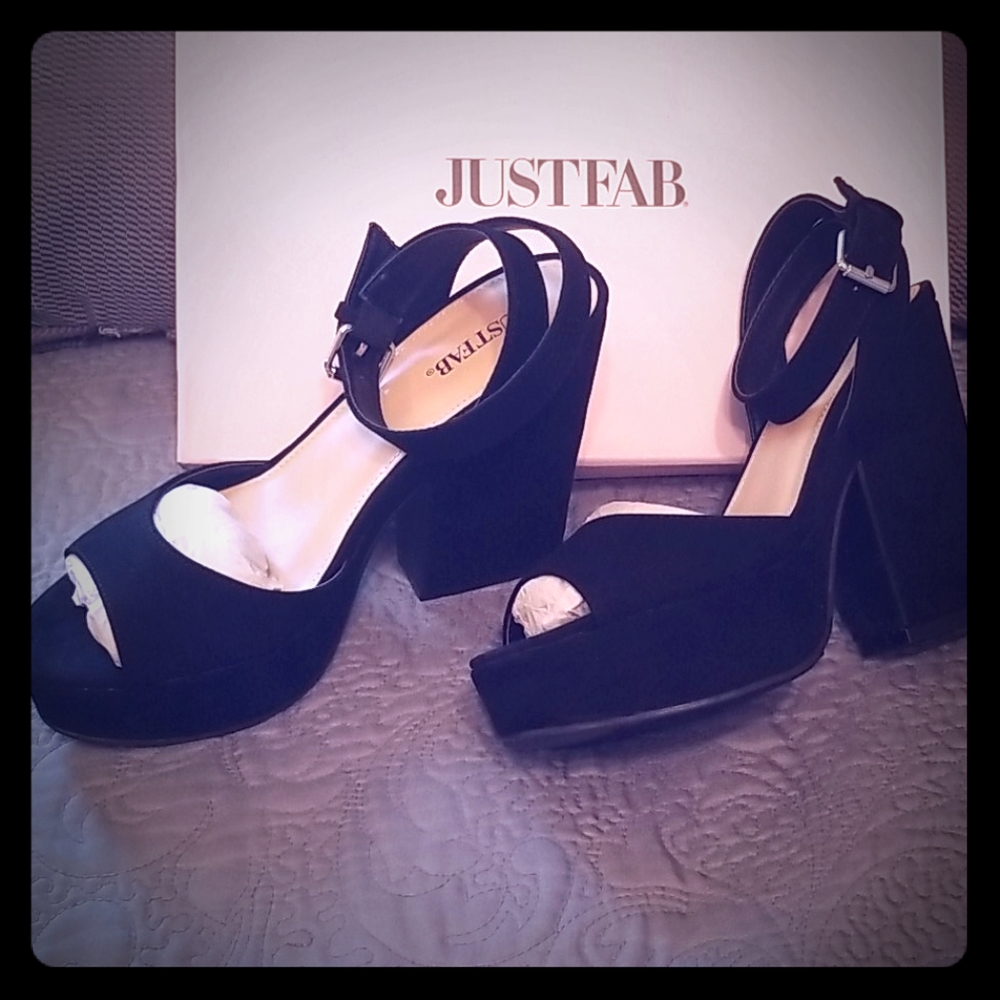 NWT Black Platform Heel Sandals